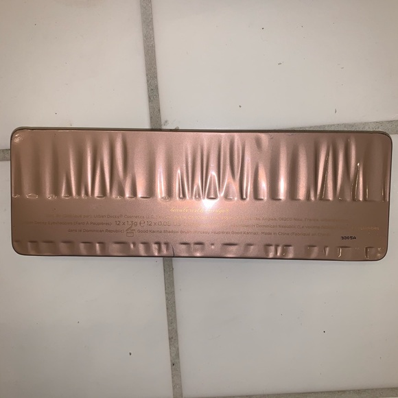 Urban Decay Naked 3 Eyeshadow Palette - Picture 2 of 3